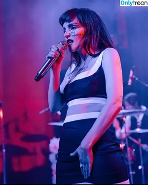 Lauren Mayberry / laurenevemayberry nude photo #0569