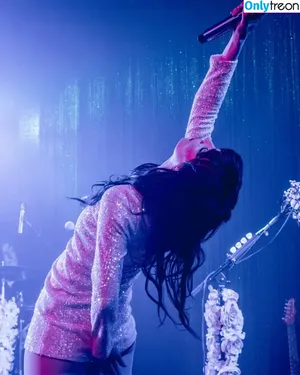 Lauren Mayberry / laurenevemayberry nude photo #0575