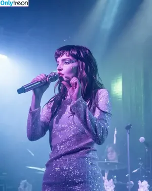 Lauren Mayberry / laurenevemayberry nude photo #0578