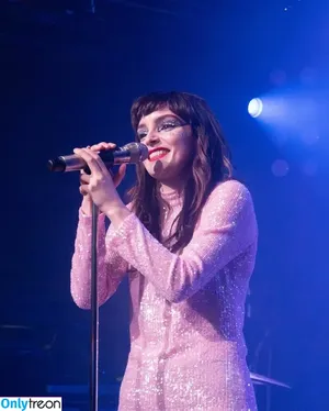 Lauren Mayberry / laurenevemayberry nude photo #0579
