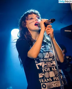Lauren Mayberry / laurenevemayberry nude photo #0592