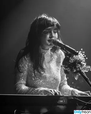 Lauren Mayberry / laurenevemayberry nude photo #0609