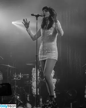 Lauren Mayberry / laurenevemayberry nude photo #0612