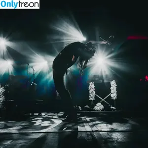 Lauren Mayberry / laurenevemayberry nude photo #0618