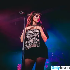 Lauren Mayberry / laurenevemayberry nude photo #0620