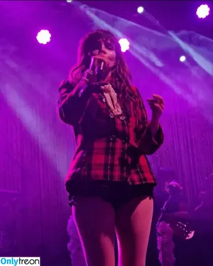 Lauren Mayberry / laurenevemayberry nude photo #0636