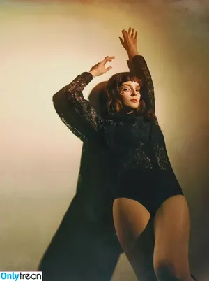 Lauren Mayberry / laurenevemayberry nude photo #0638