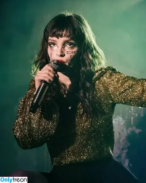 Lauren Mayberry / laurenevemayberry nude photo #0656