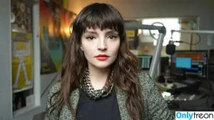 Lauren Mayberry / laurenevemayberry nude photo #0667