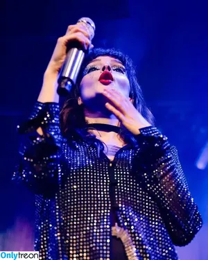 Lauren Mayberry / laurenevemayberry nude photo #0671