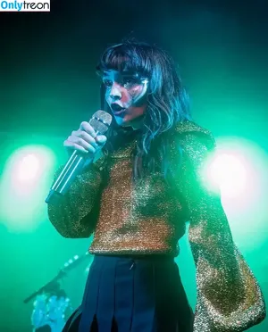 Lauren Mayberry / laurenevemayberry nude photo #0691