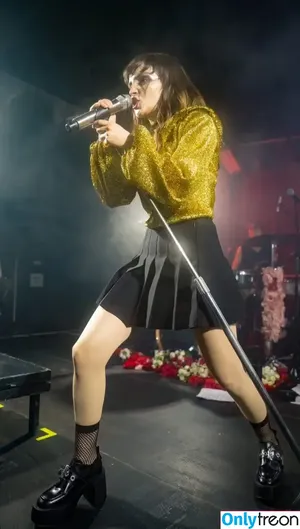 Lauren Mayberry / laurenevemayberry nude photo #0694