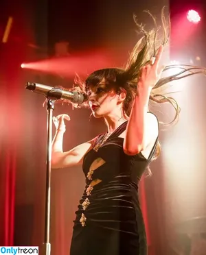 Lauren Mayberry / laurenevemayberry nude photo #0697