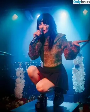 Lauren Mayberry / laurenevemayberry nude photo #0703