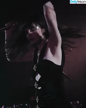 Lauren Mayberry / laurenevemayberry nude photo #0713