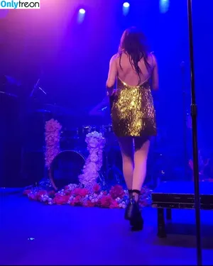 Lauren Mayberry / laurenevemayberry nude photo #0750