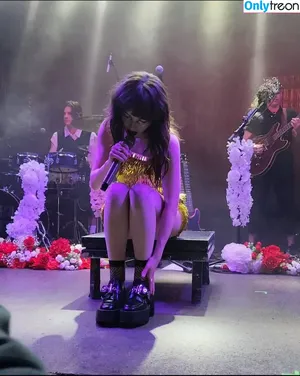 Lauren Mayberry / laurenevemayberry nude photo #0751