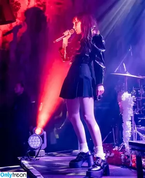Lauren Mayberry / laurenevemayberry nude photo #0755