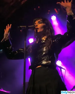 Lauren Mayberry / laurenevemayberry nude photo #0765