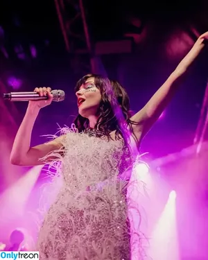 Lauren Mayberry / laurenevemayberry nude photo #0769