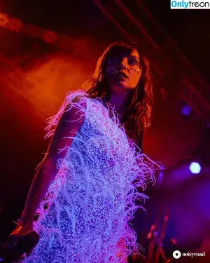 Lauren Mayberry / laurenevemayberry nude photo #0770