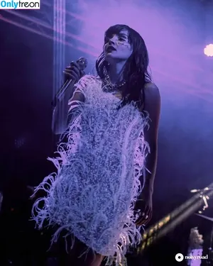 Lauren Mayberry / laurenevemayberry nude photo #0771