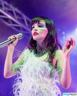 Lauren Mayberry / laurenevemayberry nude photo #0777