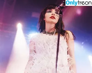 Lauren Mayberry / laurenevemayberry nude photo #0779