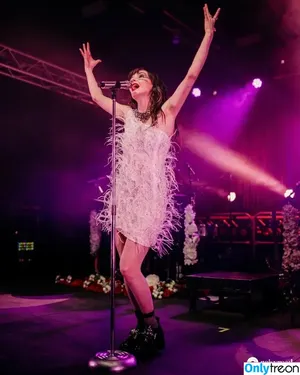 Lauren Mayberry / laurenevemayberry nude photo #0781