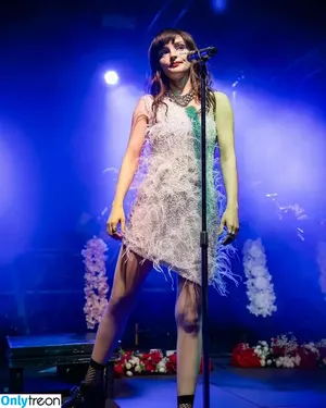 Lauren Mayberry / laurenevemayberry nude photo #0782