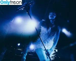 Lauren Mayberry / laurenevemayberry nude photo #0785