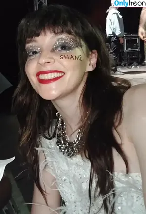 Lauren Mayberry / laurenevemayberry nude photo #0787