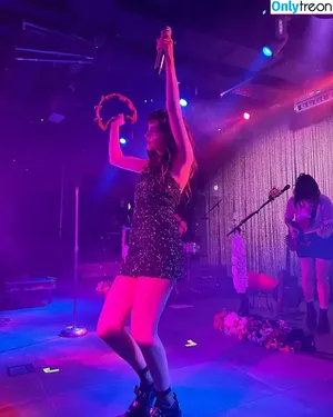 Lauren Mayberry / laurenevemayberry nude photo #0804