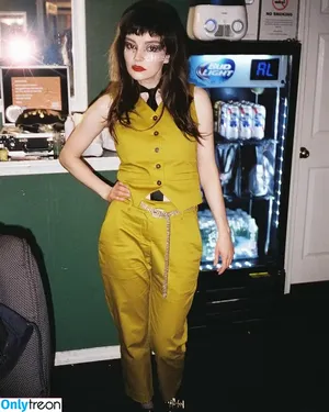 Lauren Mayberry / laurenevemayberry nude photo #0819
