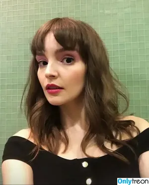 Lauren Mayberry / laurenevemayberry nude photo #0822