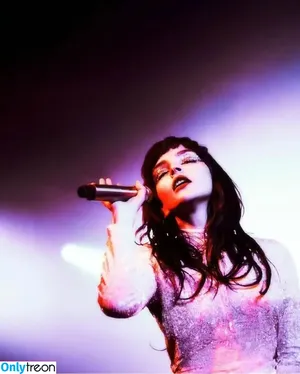 Lauren Mayberry / laurenevemayberry nude photo #0827
