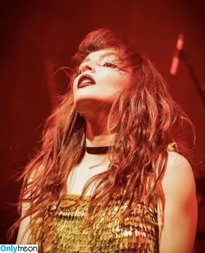 Lauren Mayberry / laurenevemayberry nude photo #0842