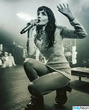 Lauren Mayberry / laurenevemayberry nude photo #0844