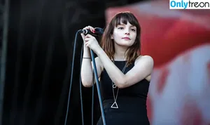 Lauren Mayberry / laurenevemayberry nude photo #0851