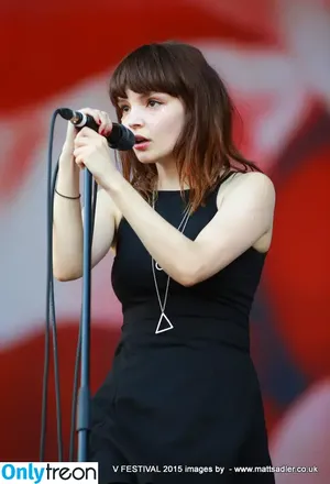 Lauren Mayberry / laurenevemayberry nude photo #0852