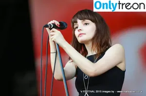 Lauren Mayberry / laurenevemayberry nude photo #0853