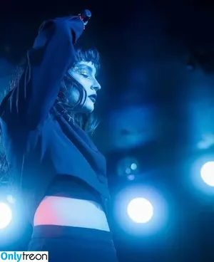 Lauren Mayberry / laurenevemayberry nude photo #0869