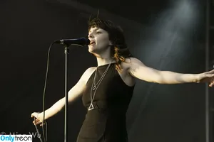 Lauren Mayberry / laurenevemayberry nude photo #0874