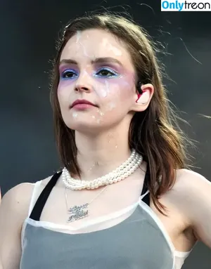 Lauren Mayberry / laurenevemayberry nude photo #0883