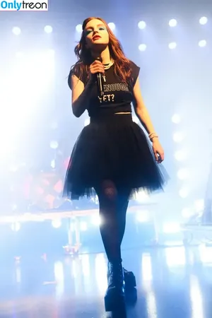 Lauren Mayberry / laurenevemayberry nude photo #0891