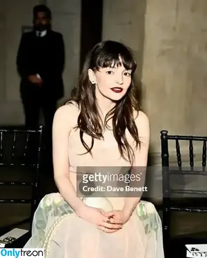 Lauren Mayberry / laurenevemayberry nude photo #0916