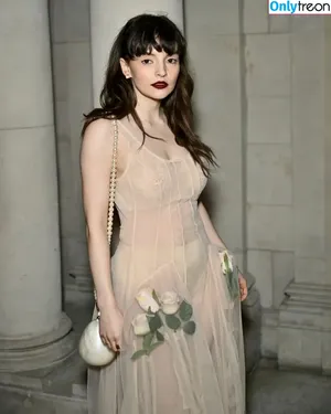 Lauren Mayberry / laurenevemayberry nude photo #0920