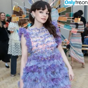 Lauren Mayberry / laurenevemayberry nude photo #0928