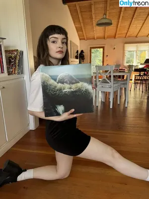 Lauren Mayberry / laurenevemayberry nude photo #0929