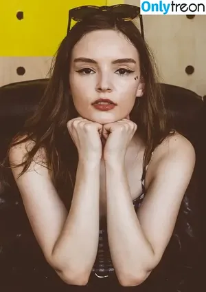 Lauren Mayberry / laurenevemayberry nude photo #0930